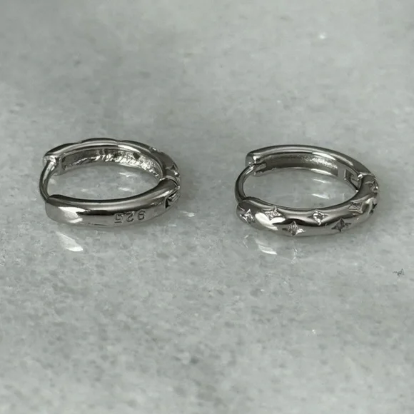 COPY - Sterling Silver Star Crystal Pave Hoop Earrings

Brand New - Picture 5 of 5